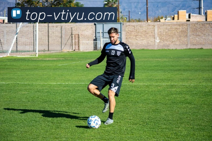 内马尔的足球传奇之路：从巴西小子到全球偶像的华丽转身